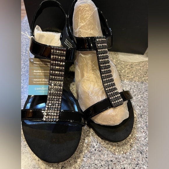 Comfort Plus by Predictions Women's Swanky Black White Embellished Wedge. 8W - Picture 7 of 11